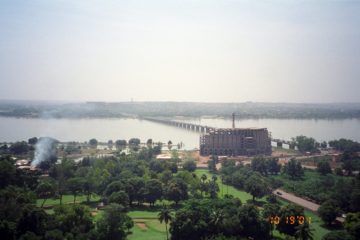 Třetí most v Bamaku je lepší objet. Kvůli duchům