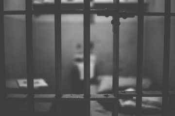Soud v Brně Davida Ratha podmíněně propustil z vězení