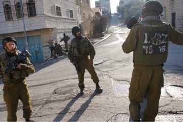 Při izraelské razii na Západním břehu přišla o život novinářka Al-Džazíry