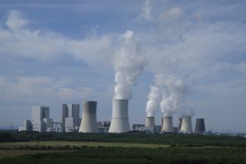 Německo podle kancléře Scholze zvažuje, zda zatím zachovat jaderné elektrárny